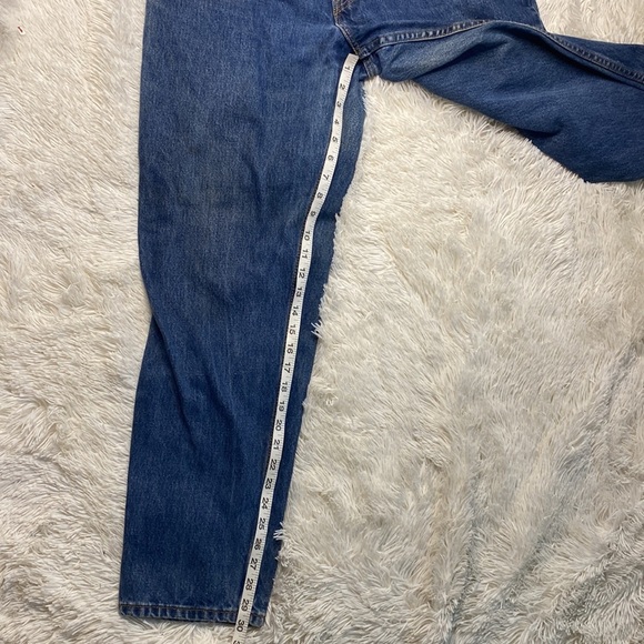 Levi's Women's 550 High Rise Relaxed Tapered Jeans - Picture 3 of 9